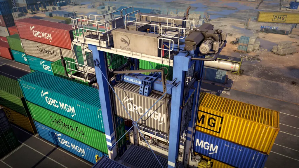 Straddle Carrier transportiert Container im Spiel Docked