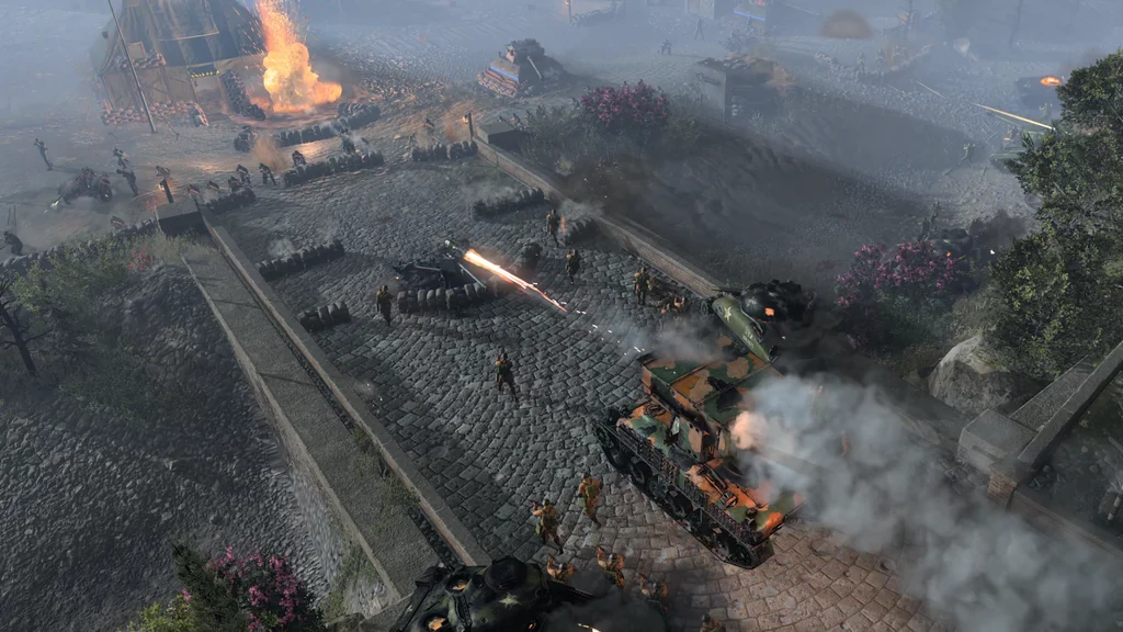 Panzer und Infanterie kämpfen zwischen Reben und Feldwegen in Company of Heroes 3: Final Stand