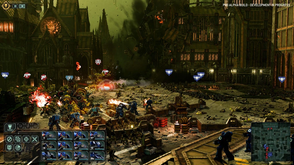 Total War WARHAMMER 40,000 zeigt Space Marines und Orks auf einem umkämpften Schlachtfeld